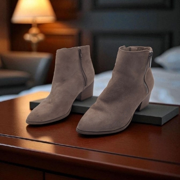 Lulus Shoes - Lulu's Elegant Sz 6 Tan Fabric Suede Boots Booties